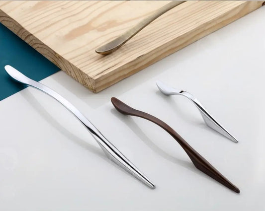 DC221 Cabinet Handle | Zinc | Chrome | Coco Brush | Antique Brass