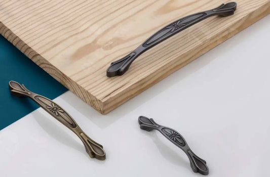 DC2503 Cabinet Handle | Zinc | Brass Antique