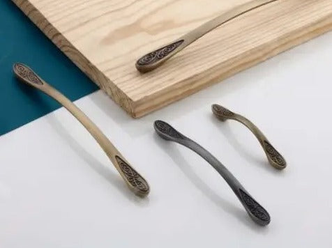 DC2504 Cabinet Handle | Zinc | Brass Antique