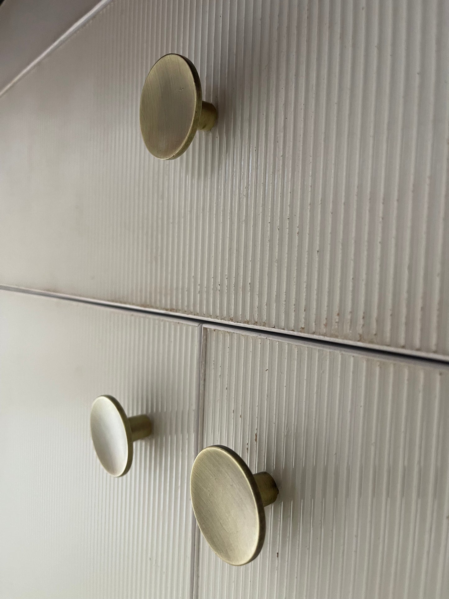 DK3005 Brasss Antique Finish | 4-Pieces | Cabinet Door Drawer Knob, Kitchen Dresser Wardrobe Pull Handle, Round Cabinet Knob, Vintage Drawer Knob